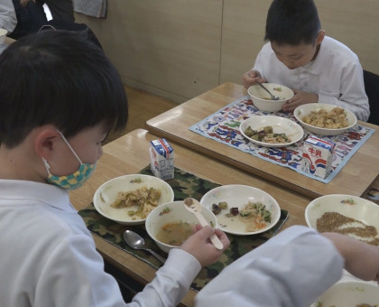 小豆島の小学校で給食にゴマ使った料理ふるまう／特産品化目指すプロジェクトの一環【香川】